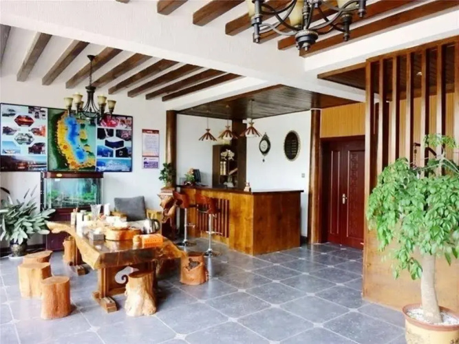 Cloud Lake Hotel