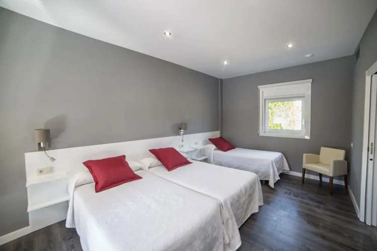 Standard Triple room