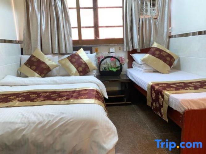 Standard Triple room