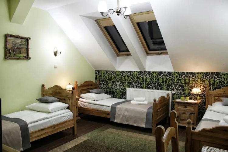Standard Triple room