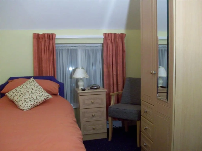 Standard Double Family Basement room