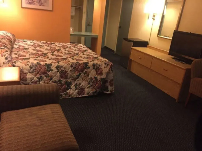 Camelot INN