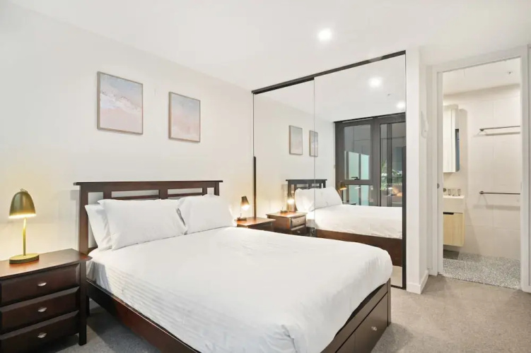 Bright 2-bed Flat With Cityside Charm