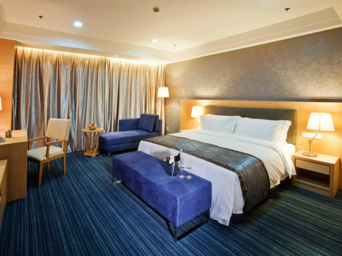 Kunshan Dianshan Lake Century Hotel