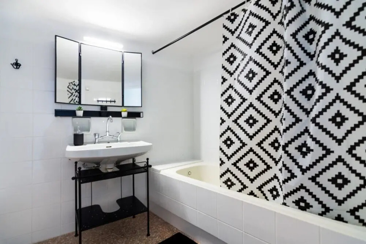 Hippy Decorated 2 Bedrooms Apartment
