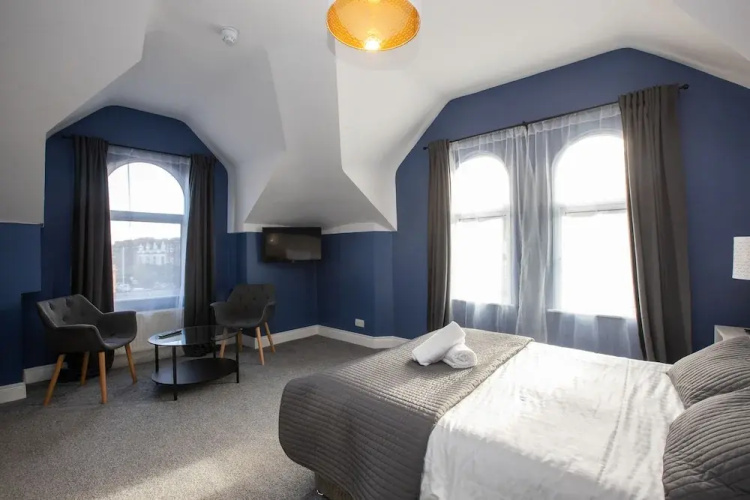 5 Eglantine Place