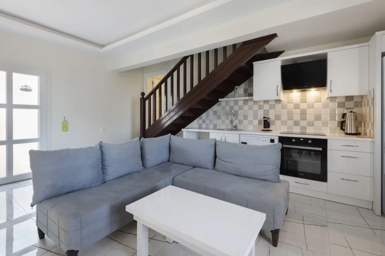 3 Bedrooms Executive Apartment