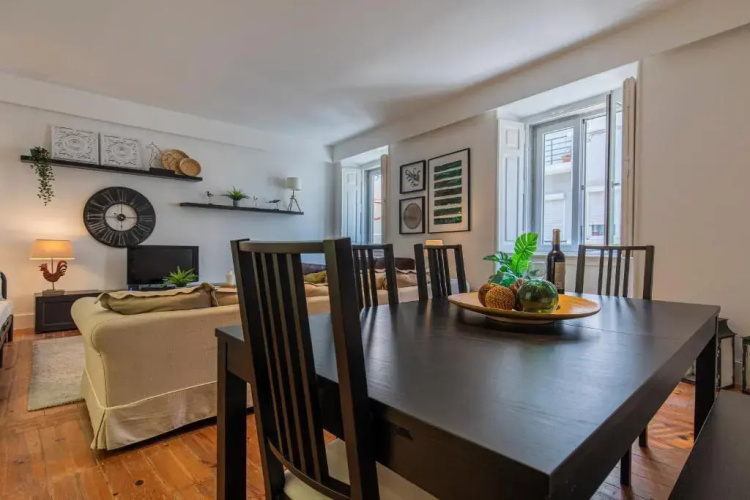 32 -Lovely 2 bedroom Apt in Principe Real