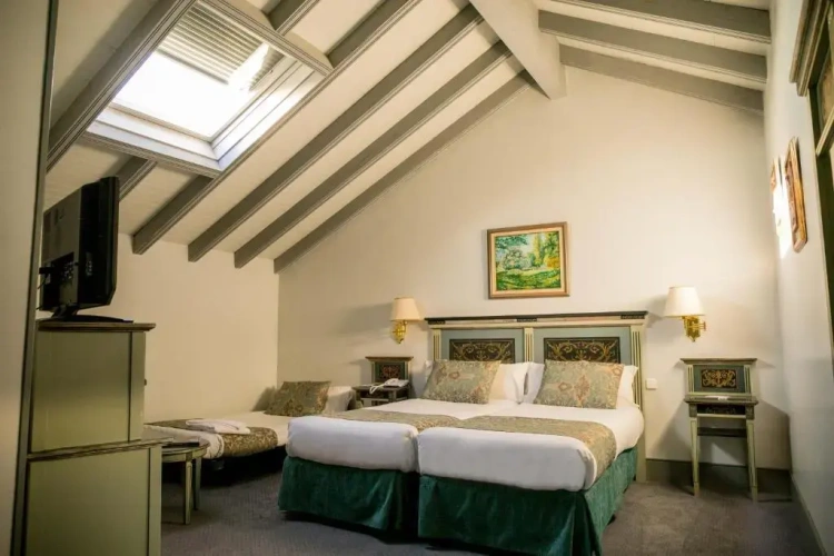 Triple room