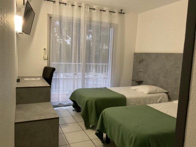 Standard Triple room with balcony