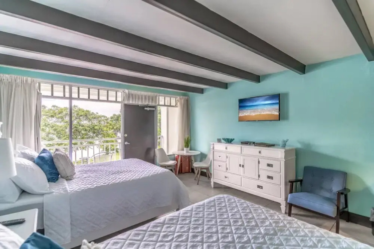 201 Little Harbor Inn