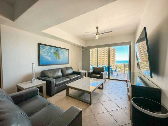 Luxury Ocean View Condo w Huge Deck