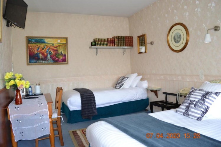 Standard Triple room