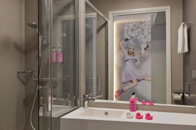 Moxy Vienna Airport photo 11