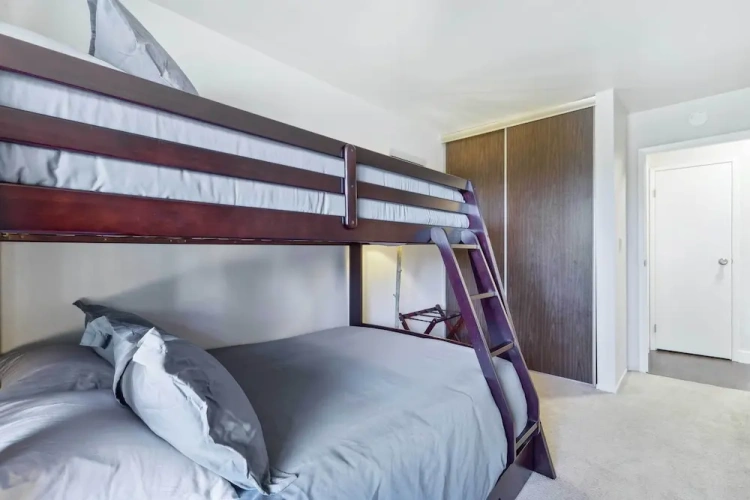 3 Bedrooms Apartment