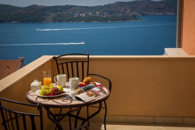 2 Bedrooms Apartment with balcony and with sea view