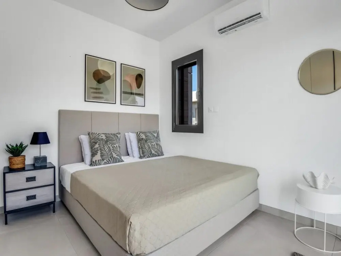 Sanders Elgio - Generous 2-bdr Apt w Balcony