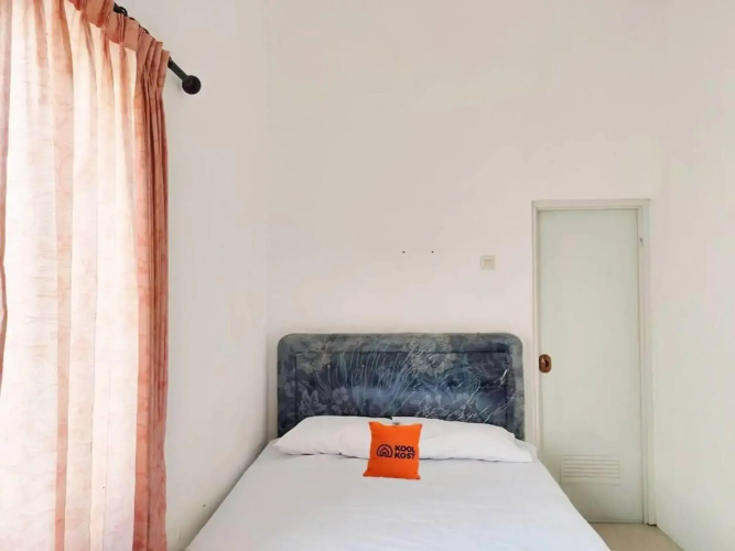 KoolKost @ Wiyung (Minimum Stay 30 Nights)