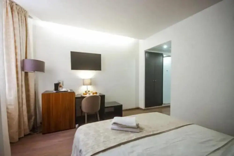 Hotel Nina