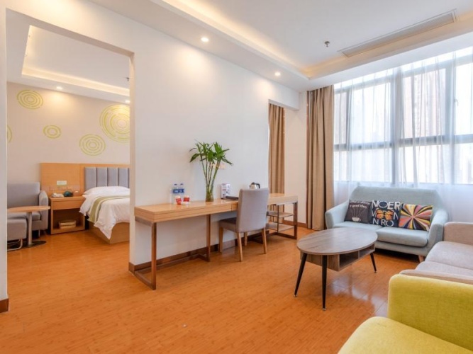 Standard Double room with street view