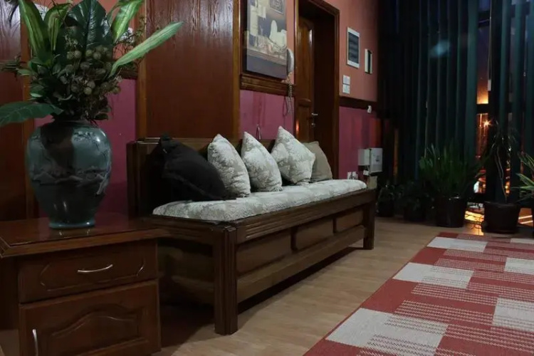 Hotel S