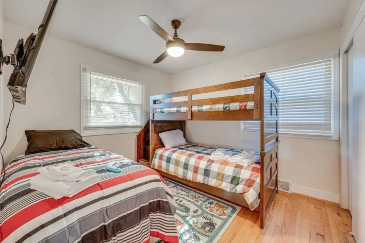 Spacious Lexington Abode w/ Pool Table & Fireplace