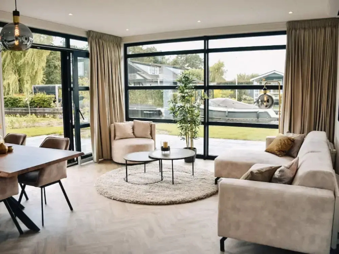 Luxury Waterfront Escape