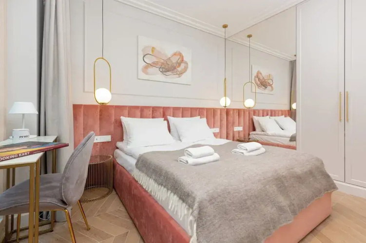 Mennica Amazonit by Renters Prestige