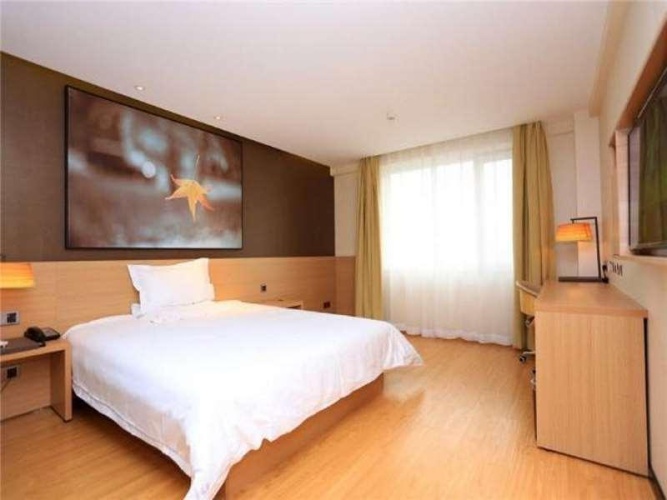 Economy Twin room with street view