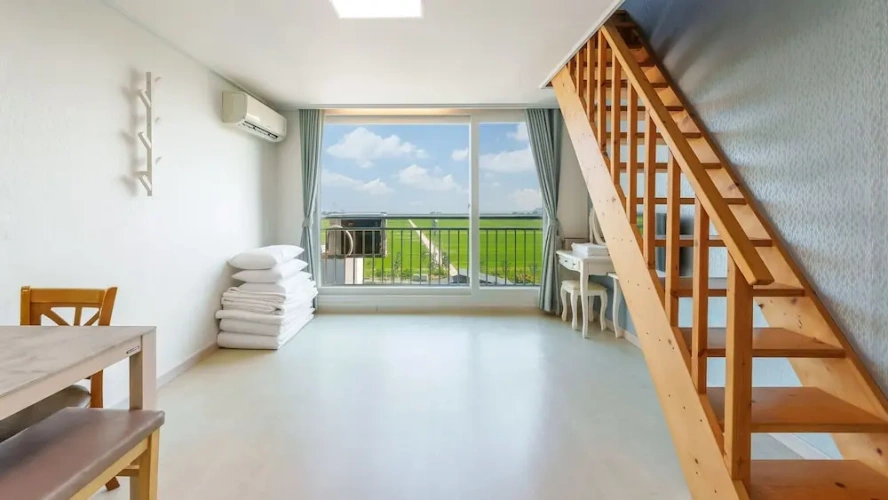 2 Bedrooms Apartment