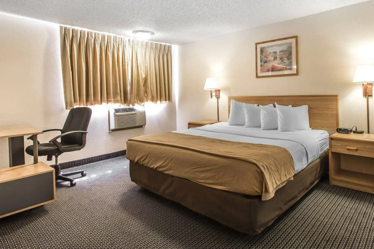 Brentwood Inn Clinton