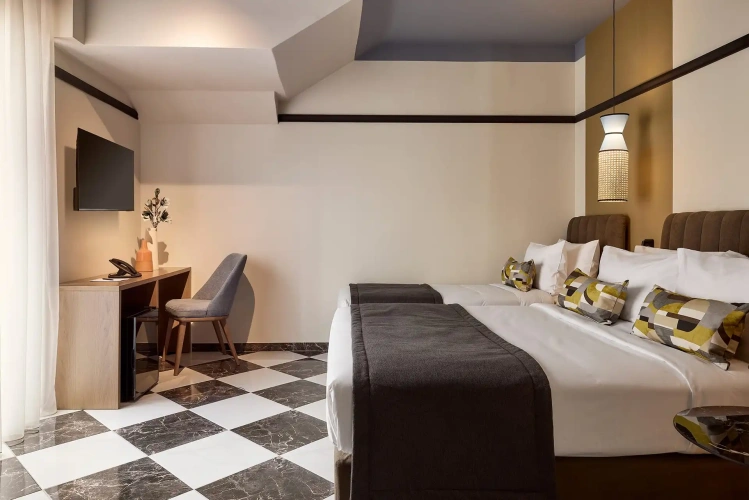 Comfort Triple room with city view