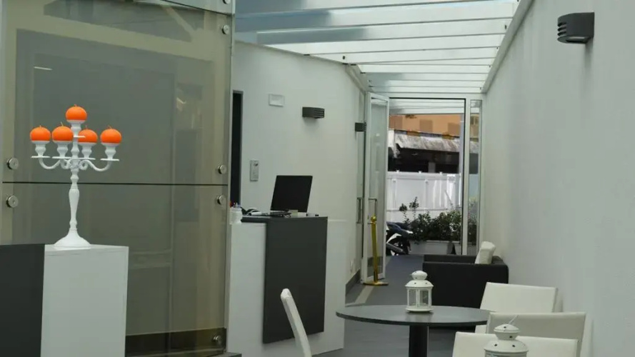 8 Room Hotel