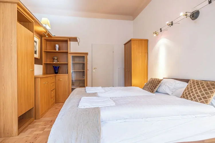 Chic 2BR City Stay Central Location