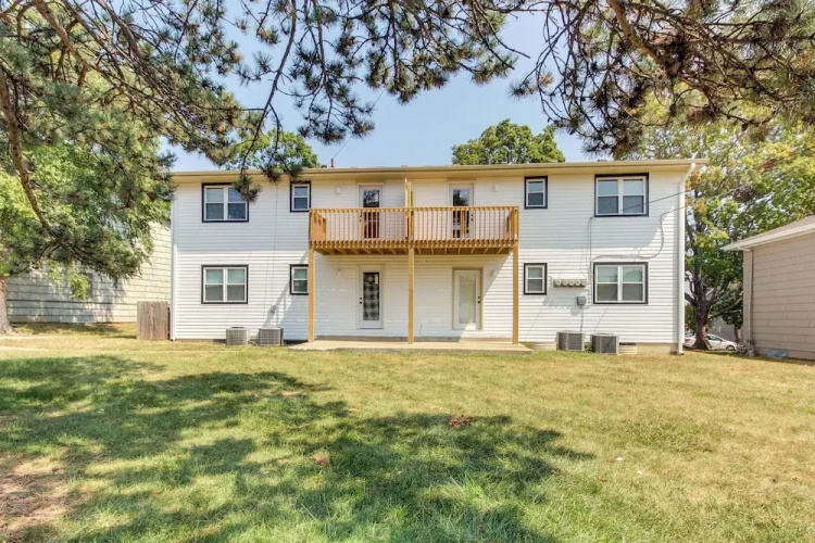 Pet-friendly Overland Park Condo With Pool Access!