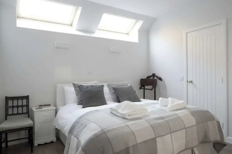 1 Bedroom Mews Flat Accommodates 4