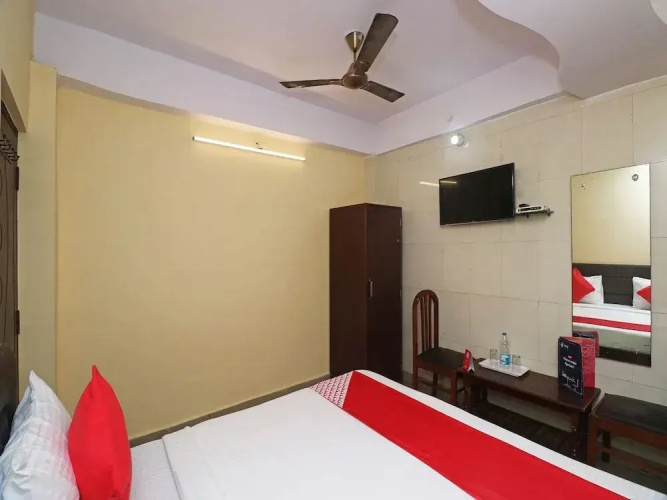 OYO 19004 Hotel Gagan