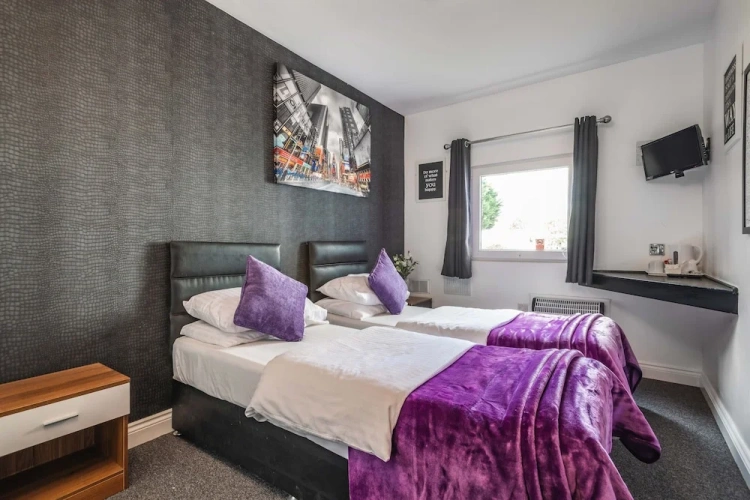 Standard Triple room