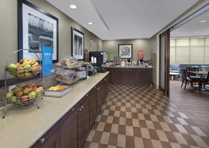 Hampton Inn NY-JFK photo 14