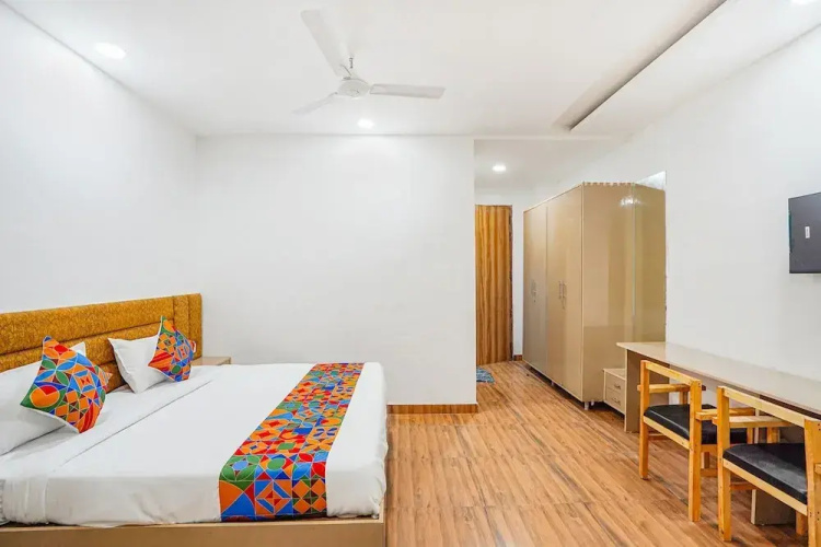 Fabhotel Wamson
