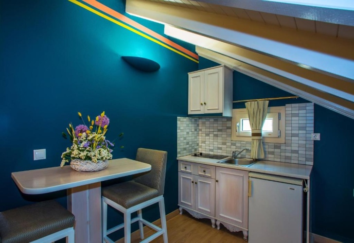 1 Bedroom Attic Apartment with sea view