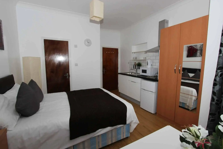 Melrose Aparthotel