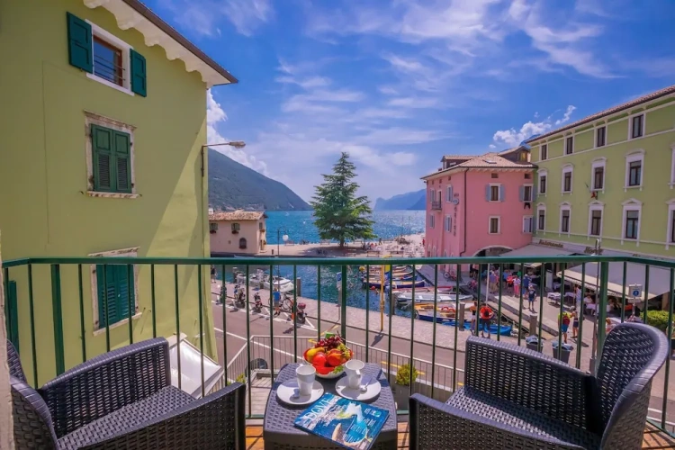 Family Apartment with balcony and with lake view