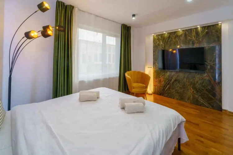 Main square 5 star luxury apartment with view