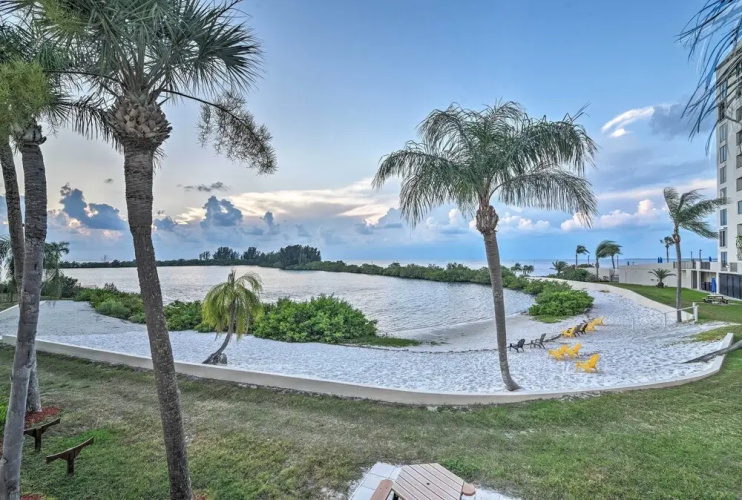 Gulf-view Hudson Condo in Waterfront Resort!
