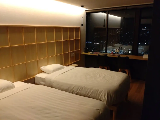 Standard Twin room with city view