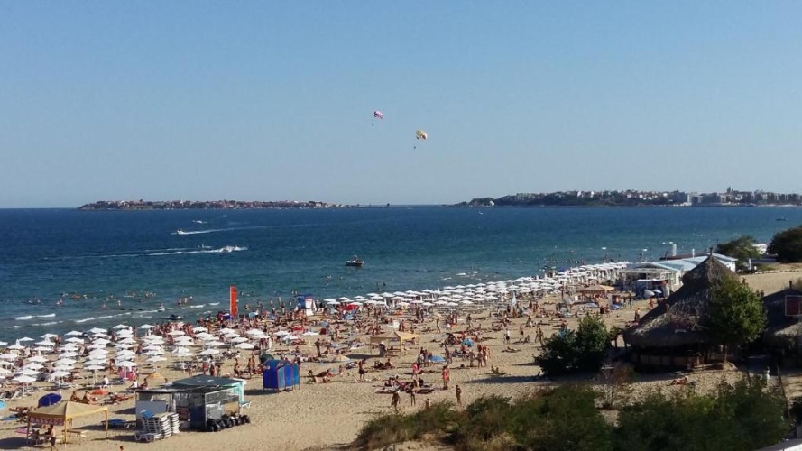 1 Bedroom Apartment with balcony and seafront