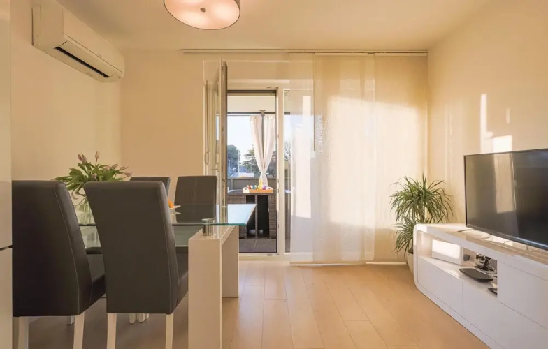 Awesome Apartment in Pula With Jacuzzi, Wifi and 2 Bedrooms