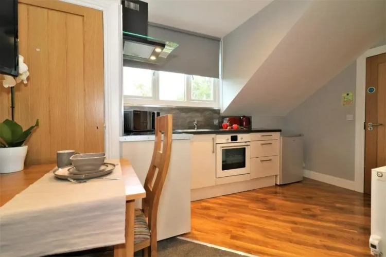 Signature - Lindin Cottage Room 4