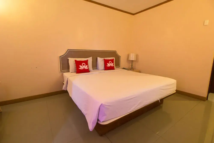 J Two S Pratunam Hotel